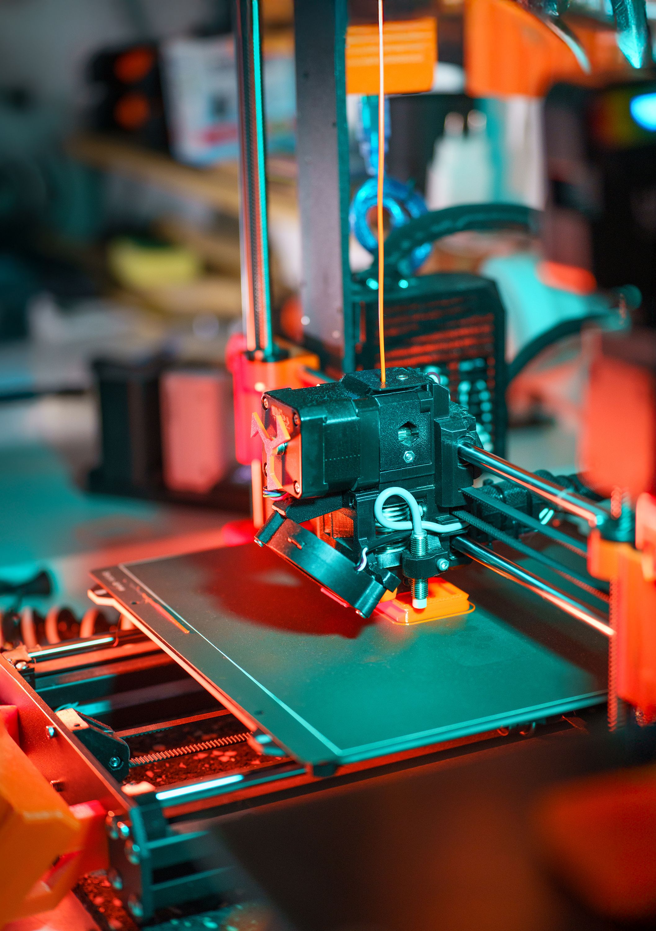 3D-Drucker fertigt ein Bauteil